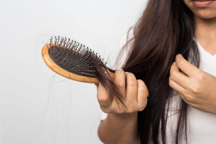 دلیل ریزش مو بعد از کراتینه کردن مو
